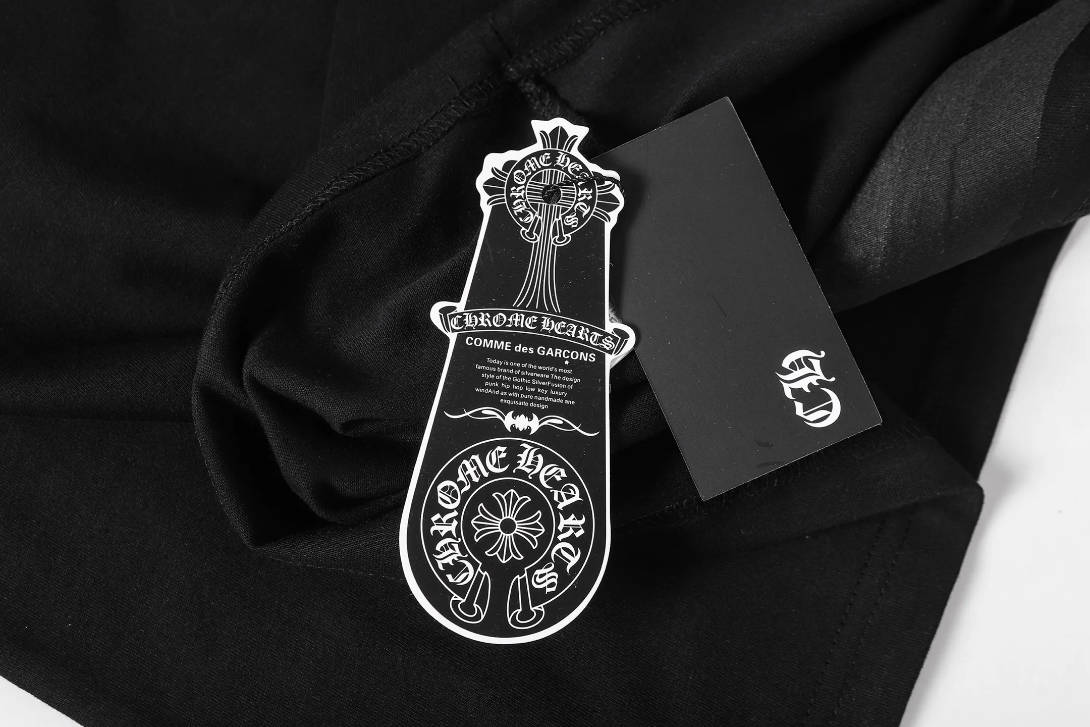 P160 Chrome Hearts CH Chrome Hearts Heavy Industry patch embroidered cross ✝️Short-sleeved T-shirt Use imported Tajima machine embroidery Correctly configured Black 2025 Chrome Hearts nylon bag authentic packaging 260 grams of custom-dyed double-yarn cotton Large version Loose and stylish Differentiated from low version slim and long version The upper body pulls the hips 100% commitment: top quality Do not make fast food The highest version on the market Top quality - different from those ordinary versions on the market If you care about quality, you should also respect the price. Absolutely 0 after-sales service and 0 return rate so far. It’s hard not to love the style - 260g custom-dyed double yarn fabric - Correct high-density main mark, washed tag, hand-sewn